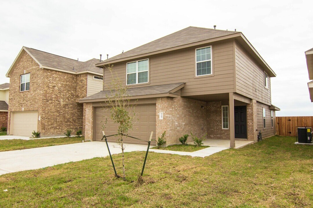4203 Silver Ranch Rd in Houston, TX - Building Photo