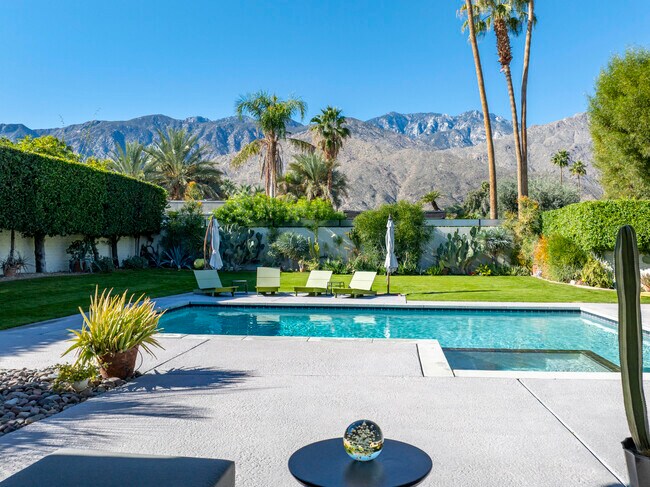 1411 Via Isla in Palm Springs, CA - Building Photo - Building Photo