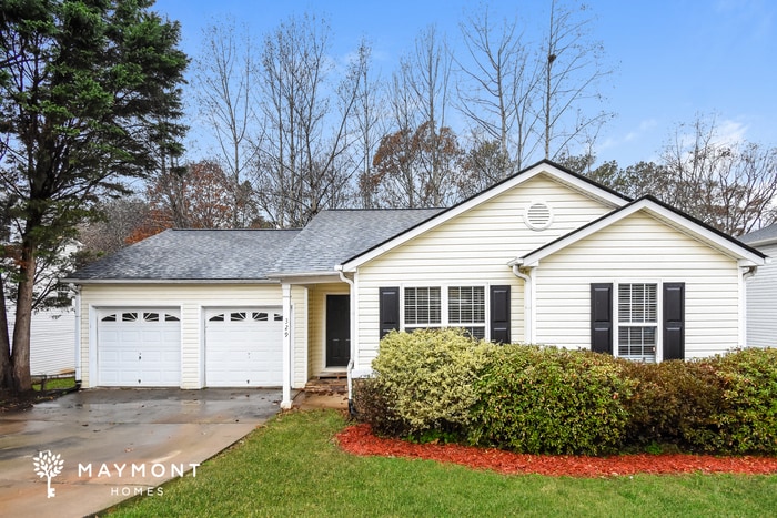 329 Hillcrest Ln in Canton, GA - Building Photo