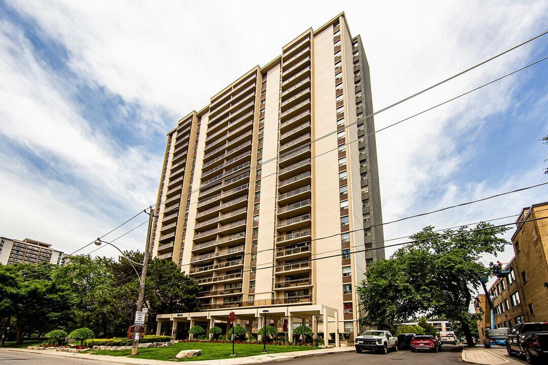 Upper Canada Court, East in Toronto, ON - Building Photo