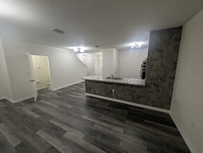 9710 Hound Chase Dr in Gibsonton, FL - Building Photo - Building Photo