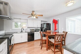 13102 Richmond Ave in Houston, TX - Building Photo - Building Photo