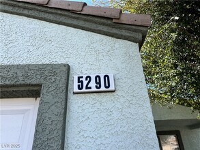 5290 Panguitch Dr in Las Vegas, NV - Building Photo - Building Photo