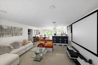 8085 NW 21st St in Sunrise, FL - Building Photo - Building Photo