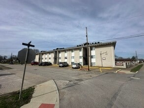 2801 Emerson Avenue in Parkersburg, WV - Foto de edificio - Building Photo