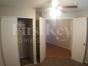 4941 Drifting Pebble St in North Las Vegas, NV - Foto de edificio - Building Photo