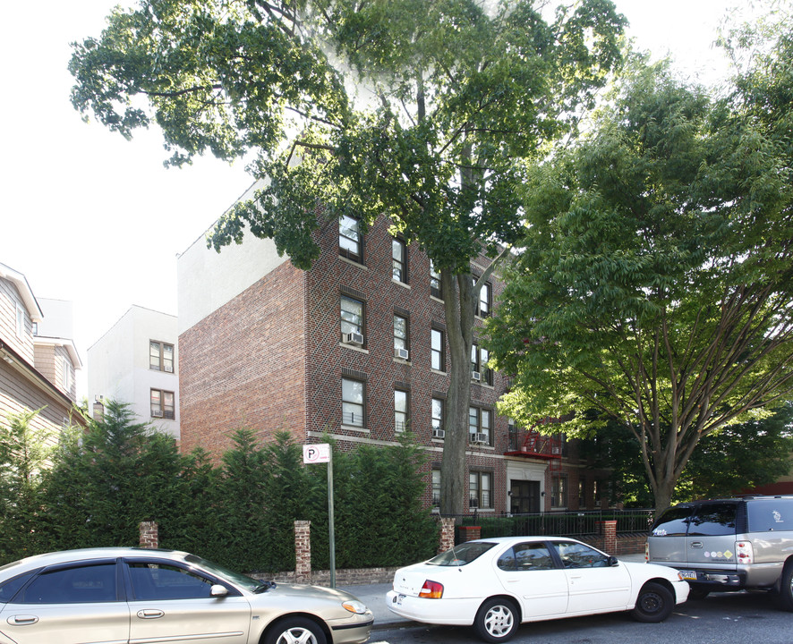 795 E 4th St in Brooklyn, NY - Building Photo