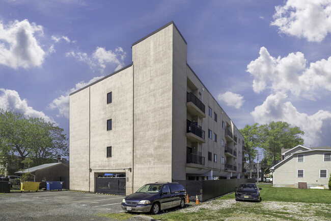 Green Briar Condominium in Hackensack, NJ - Foto de edificio - Building Photo