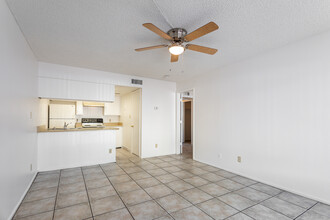 The Willowbrook Apartments in Tempe, AZ - Building Photo - Interior Photo