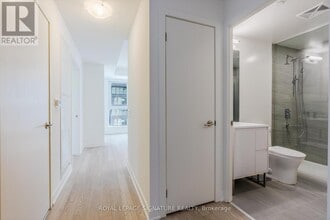 1 Quarrington Lane in North York, ON - Building Photo - Building Photo