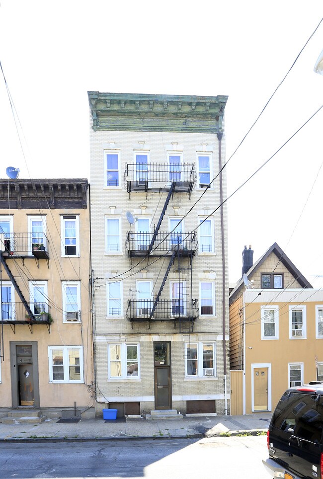 133 N 5th Ave in Mount Vernon, NY - Building Photo - Building Photo