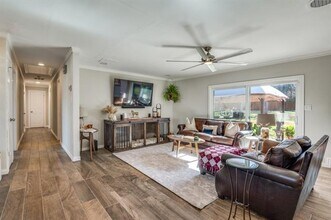 532 W Five Mile Pkwy in Dallas, TX - Building Photo - Building Photo