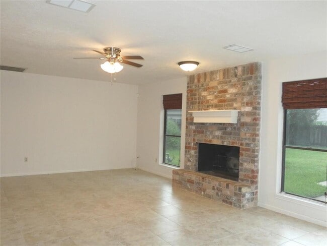 2915 N Blue Meadow Cir in Sugar Land, TX - Building Photo - Building Photo