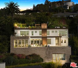 8271 Woodshill Trail in Los Angeles, CA - Building Photo - Building Photo