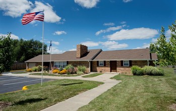 Knoll Ridge Townhomes & Apartments in Indianapolis, IN - Building Photo - Building Photo