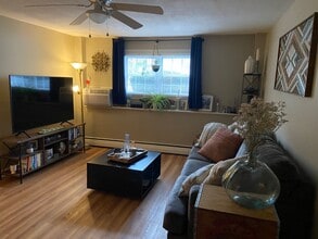 25 Arlington Rd, Unit 3 2 in Woburn, MA - Foto de edificio - Building Photo