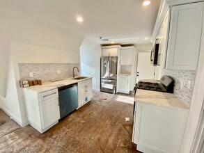 21 Bellevue St, Unit 3 in Waltham, MA - Foto de edificio - Building Photo