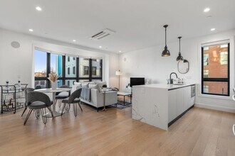 75 W Broadway in Boston, MA - Building Photo - Building Photo