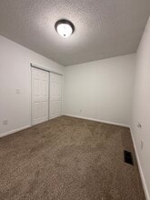 601 Kinzer St in Poplar Bluff, MO - Foto de edificio - Building Photo