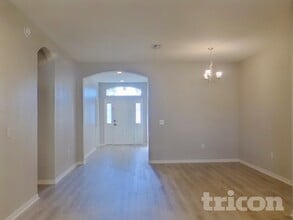 6715 Castle Green Pl in Zephyrhills, FL - Building Photo - Building Photo