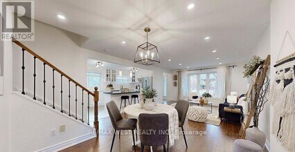 194 Sewell Dr in Oakville, ON - Building Photo - Building Photo