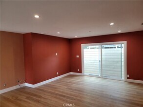 18725 Bassett St, Unit 2 in Los Angeles, CA - Building Photo - Building Photo