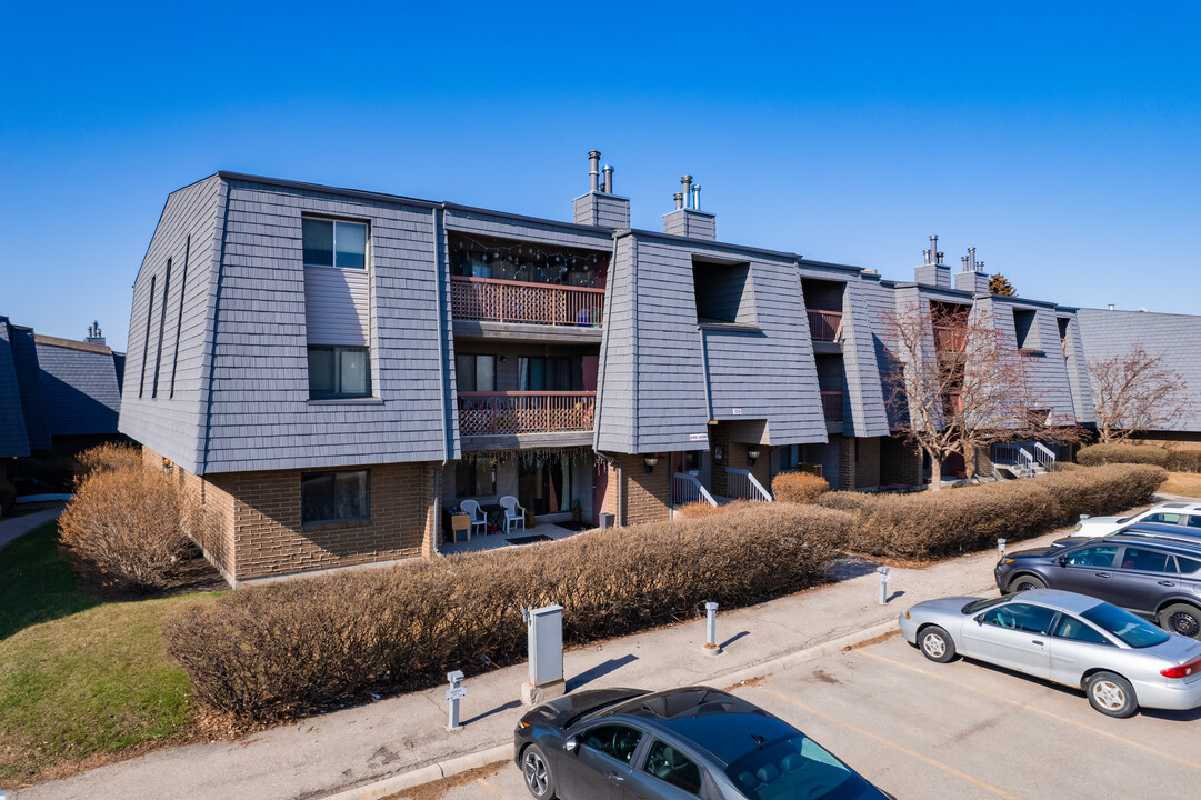 Silver Heights in Calgary, AB - Building Photo