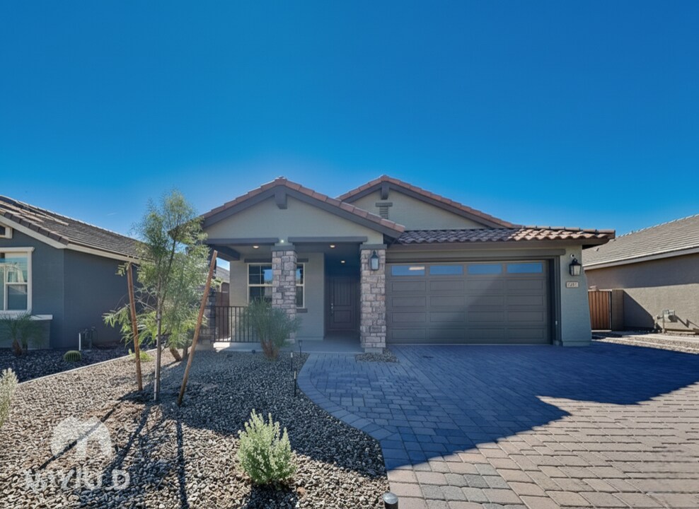 15093 W Latham St in Goodyear, AZ - Foto de edificio