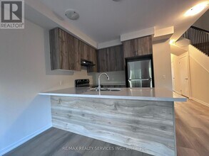 23 RADIUM Ln in Cambridge, ON - Building Photo - Building Photo
