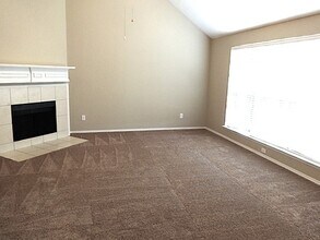 200 Rock Prairie Ln in Fort Worth, TX - Foto de edificio - Building Photo