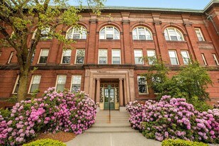 48 Forest St, Unit 106 in Medford, MA - Building Photo