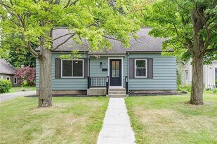 35 Briggs Ave in Fairport, NY - Building Photo