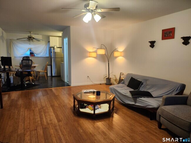 4 Union Ave in Norwalk, CT - Foto de edificio - Building Photo