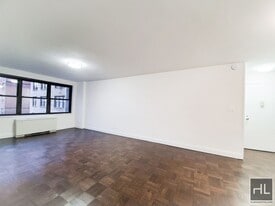 5 AVENUE, Unit 7J in New York, NY - Building Photo