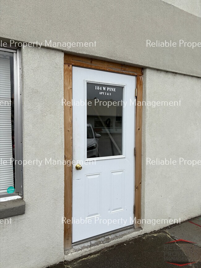 184 W Pine St in Shelley, ID - Building Photo - Building Photo