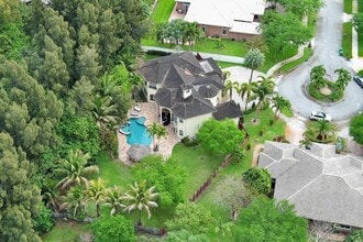 6301 SW 58th Ct in Davie, FL - Building Photo - Building Photo