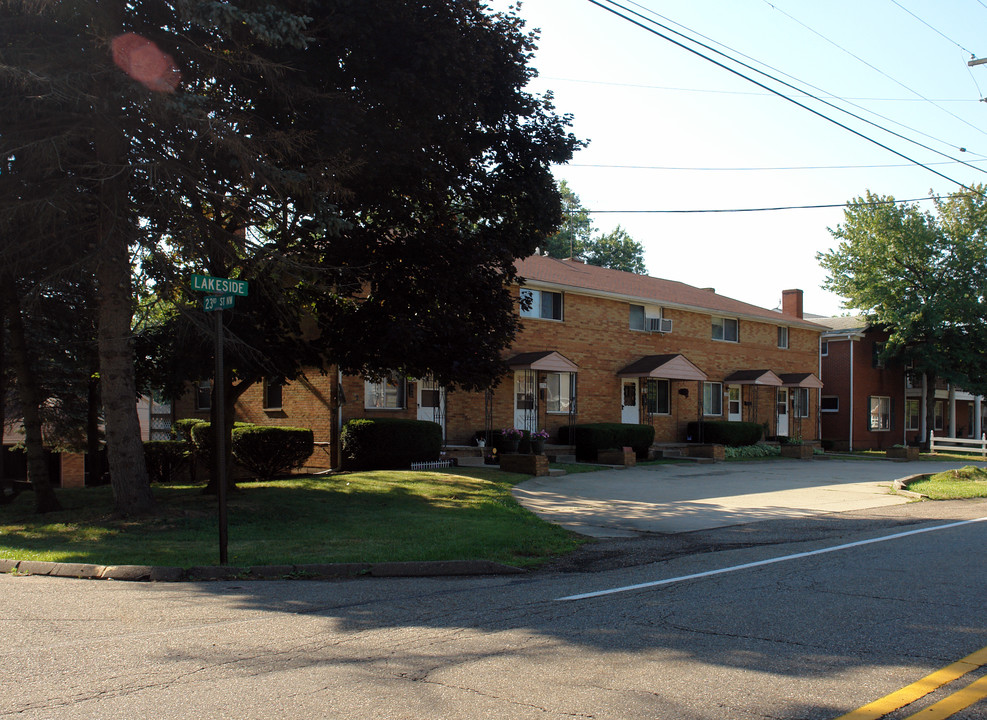 2224 Lakeside Ave NW in Canton, OH - Building Photo