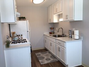 13240 Community Rd-Unit -LP11 in Poway, CA - Building Photo - Building Photo