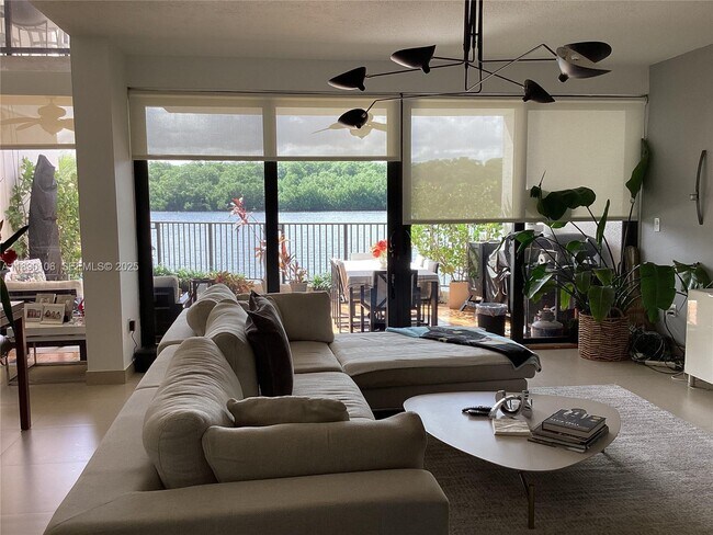 460 Poinciana Island Dr in Sunny Isles Beach, FL - Building Photo - Building Photo