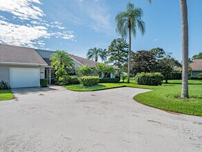 13312 Touchstone Plz in West Palm Beach, FL - Foto de edificio - Building Photo
