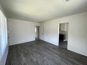 619 S Grevillea Ave, Unit 1 in Inglewood, CA - Foto de edificio - Building Photo