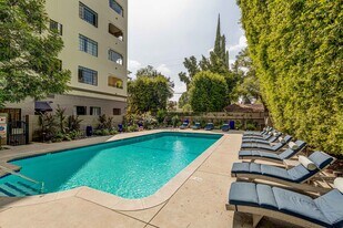 The Hermoyne in Los Angeles, CA - Building Photo