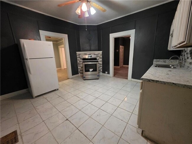 14 Southern St in Chickasaw, AL - Foto de edificio - Building Photo