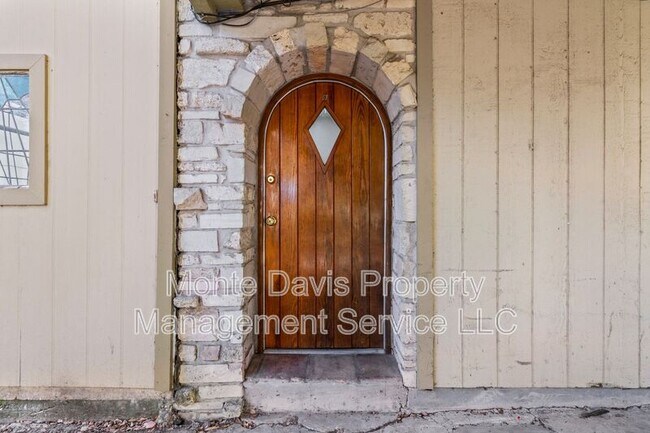 1713 Cinnamon Path in Austin, TX - Foto de edificio - Building Photo