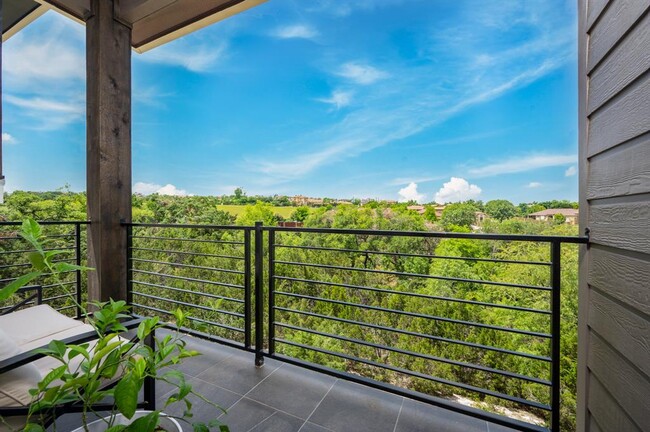 property at 2050 Lohmans Spur Rd