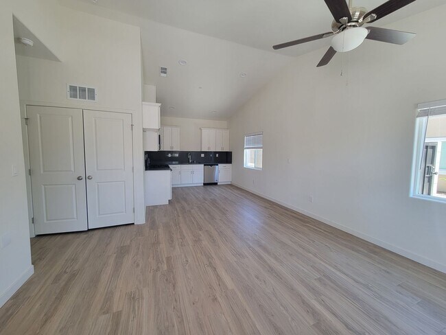 8618 Grandy St-Unit -8618 Grandy St Unit A in Bakersfield, CA - Building Photo - Building Photo
