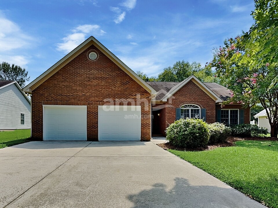 2812 Bridgeport Dr in Winston-Salem, NC - Building Photo