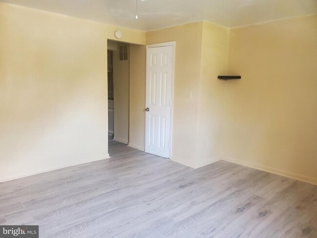 4127 Townsend Ave photo'