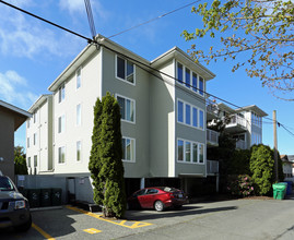 Courtyard Apartments in Seattle, WA - Building Photo - Building Photo