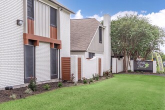 Estrella Park Apartments in Victoria, TX - Building Photo - Building Photo